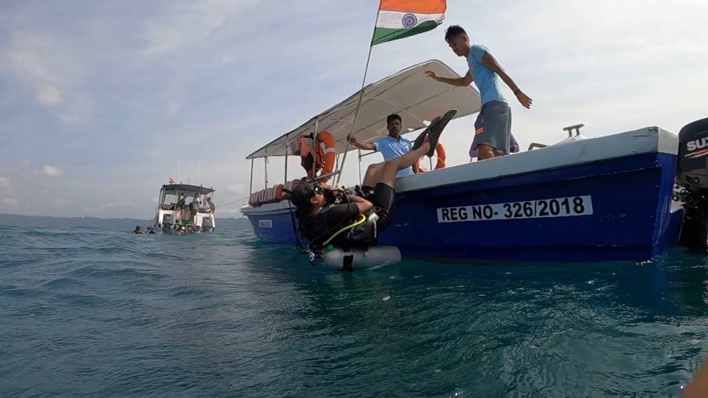 Seated Backward roll entry Boat Scuba dive